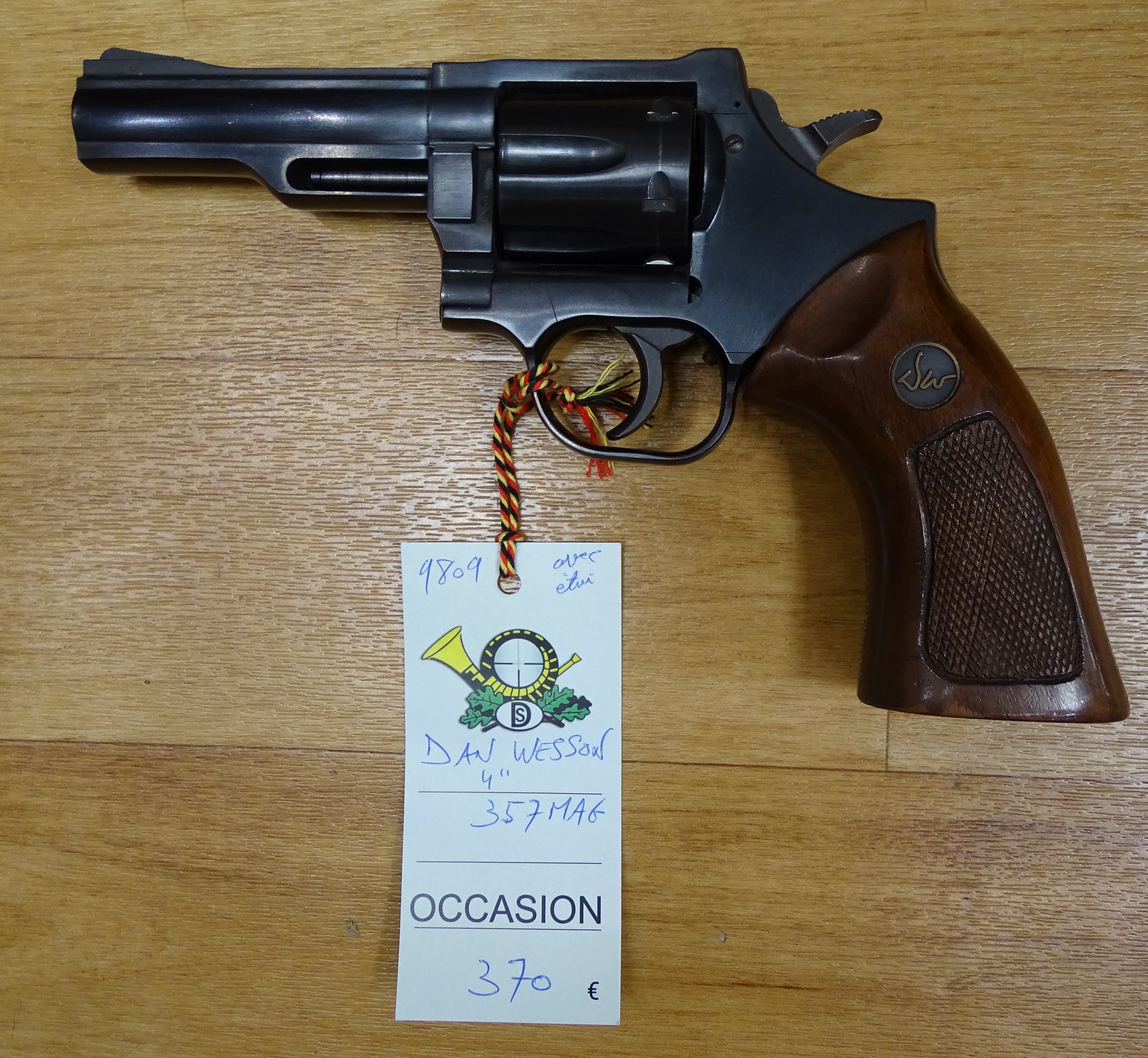 Revolver DAN WESSON 4''